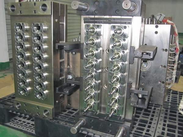 How to improve the quality and technological progress of the plastic mold factory
