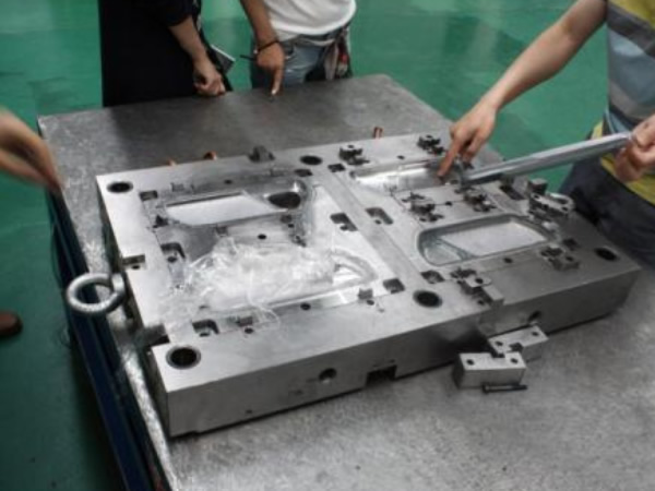Factors affecting mold quality in the manufacturing process of precision injection molds