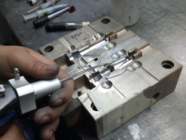 How to choose a reliable injection mold factory